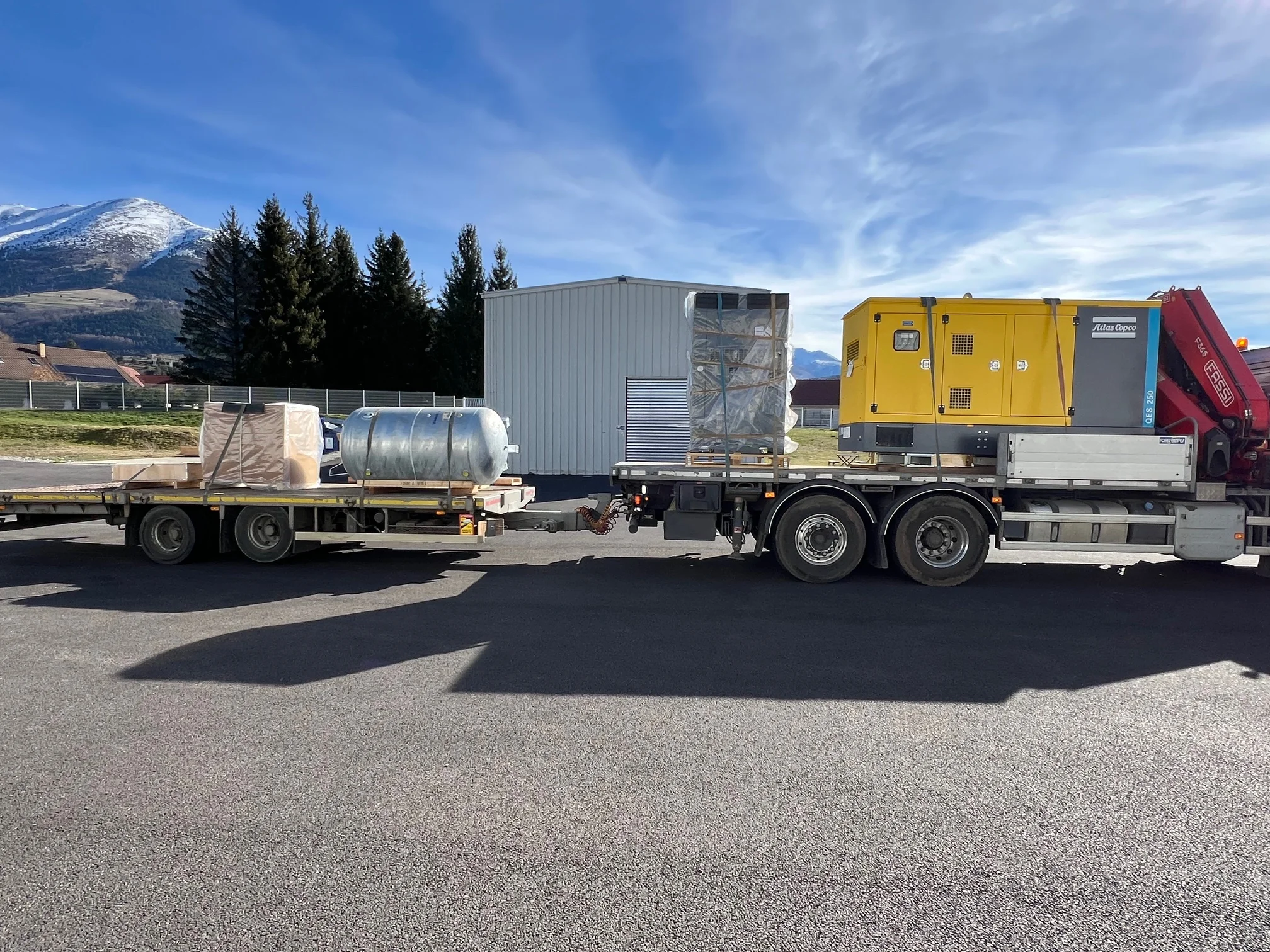 Installation de production d’azote sur-mesure pour l’industrie high-tech, comprenant compresseurs, sécheurs et générateurs Atlas Copco
