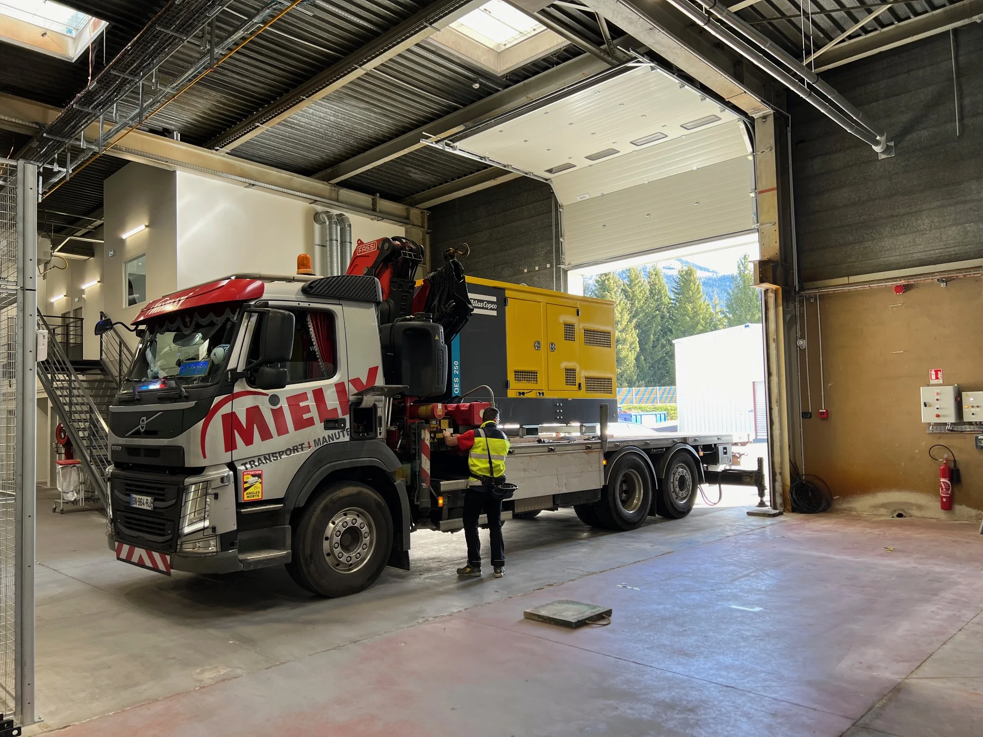 Installation de production d’azote sur-mesure pour l’industrie high-tech, comprenant compresseurs, sécheurs et générateurs Atlas Copco