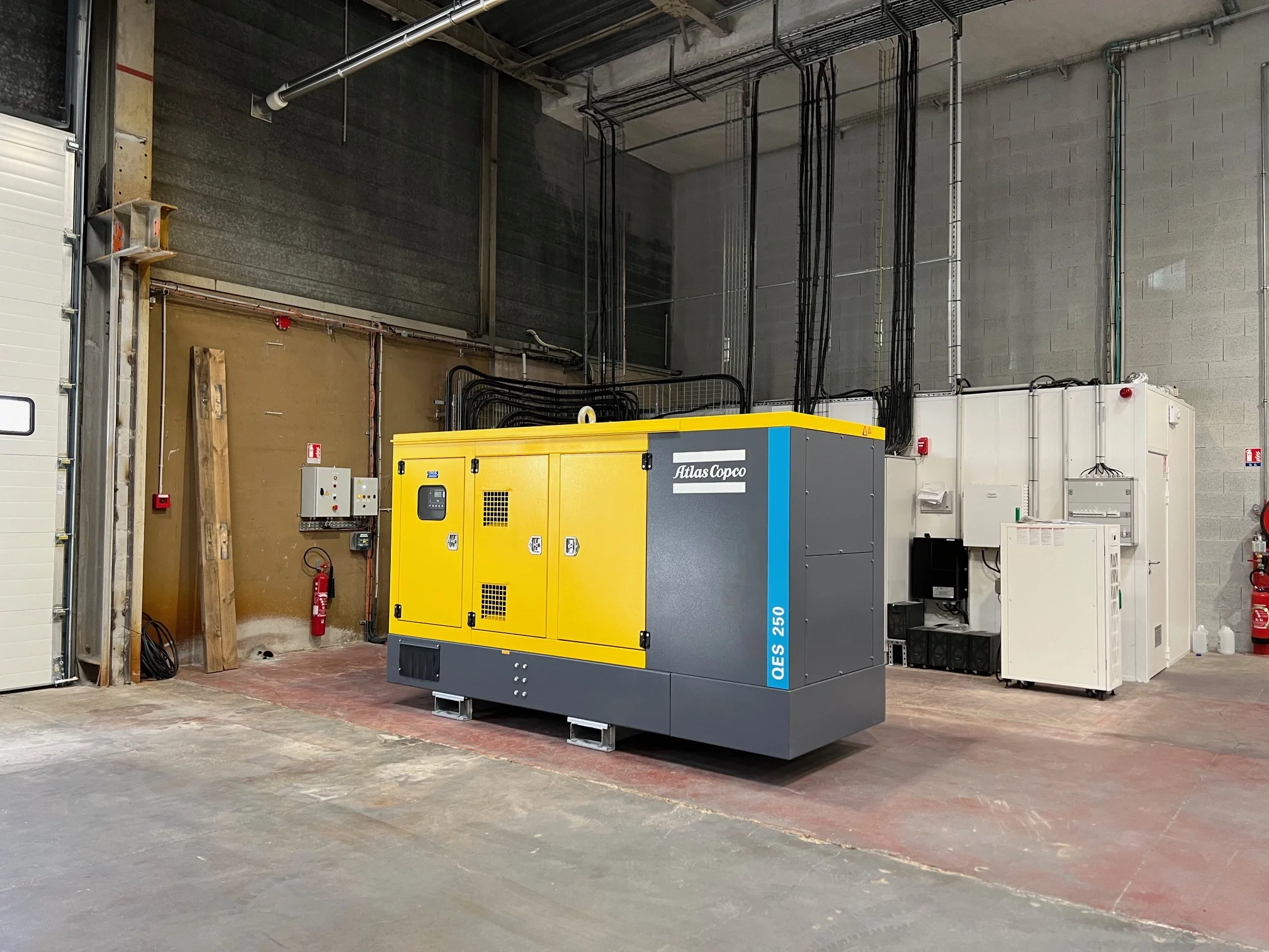 Installation de production d’azote sur-mesure pour l’industrie high-tech, comprenant compresseurs, sécheurs et générateurs Atlas Copco